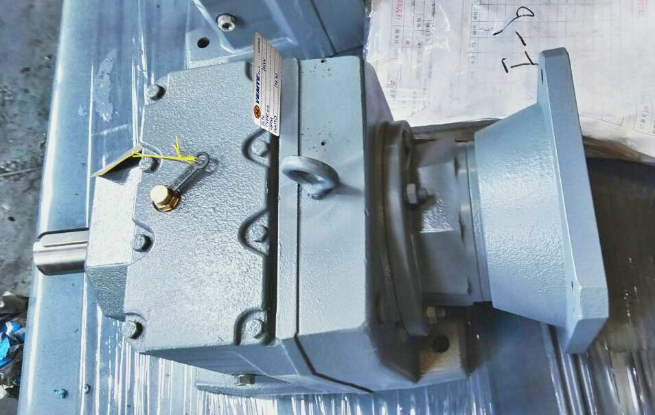 破碎機(jī)減速機(jī)，大扭矩減速機(jī),齒輪減速電機(jī)